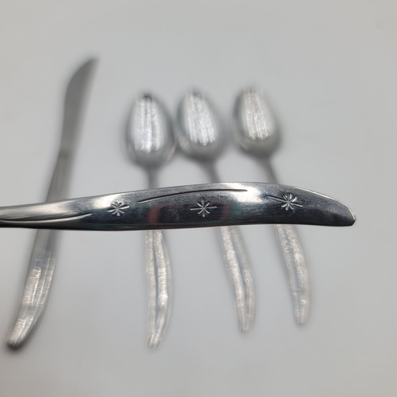 Superior Stainless USA Other - Superior Stainless USA INS16 Starburst Flatware 4 Grapefruit Spoons 1 Knife Set